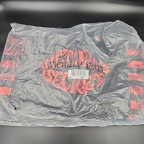 Victorias Secret Black Red Sequins Tote Large Travel Bag Valentines Day Lips NEW - Picture 3 of 16